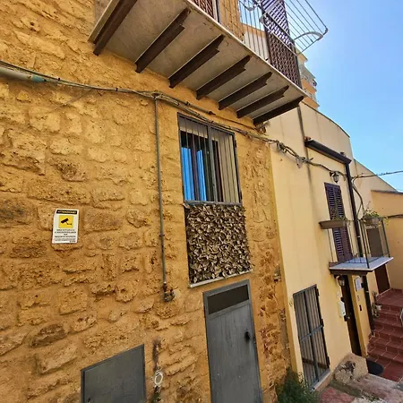 A Due Passi Dal Centro Sweet Guest house 3*