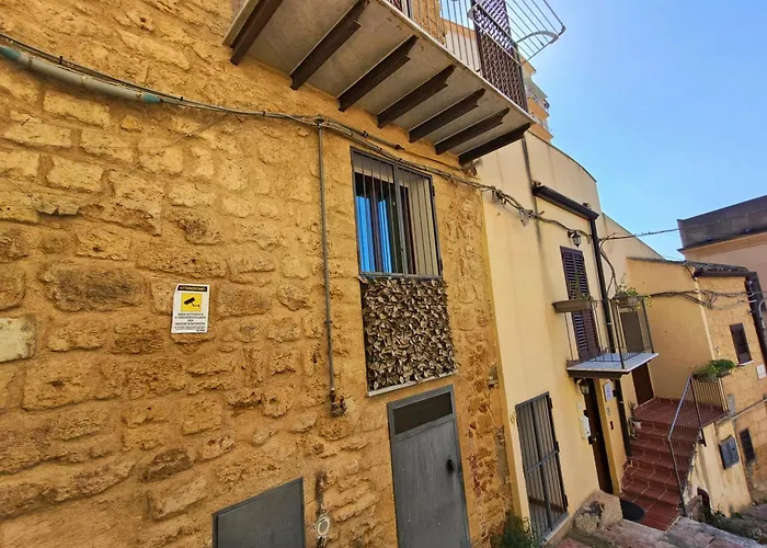 A Due Passi Dal Centro Sweet Guest house 3*